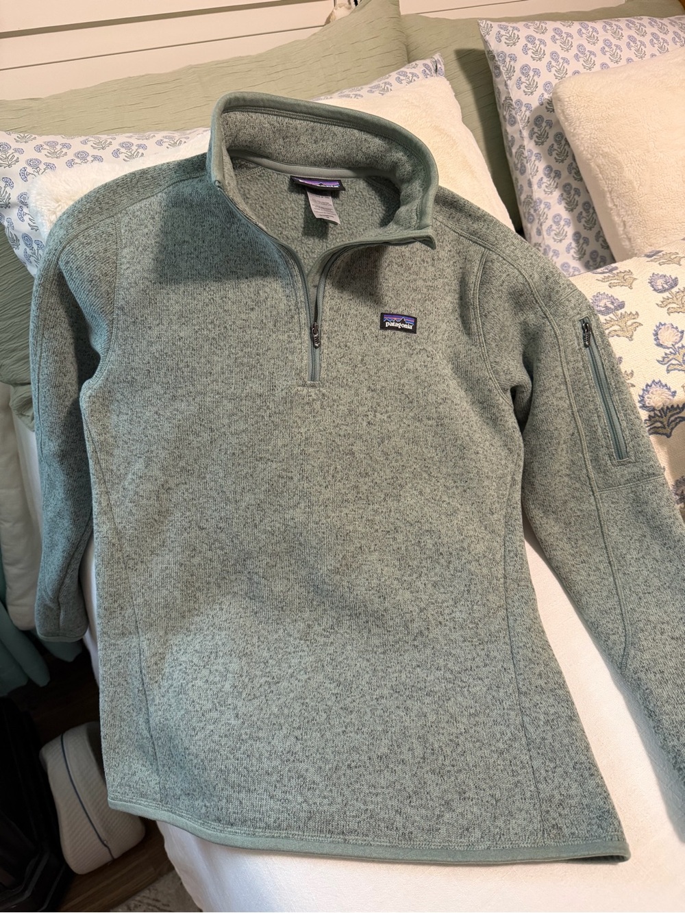 Patagonia Womans Better Sweater size medium in a Sage Green 💕
